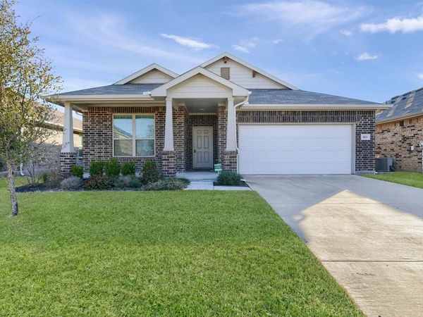 813 Billups Drive, Van Alstyne, TX 75495
