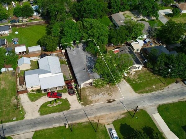 417 S Prairie St, Pilot Point, TX 76258