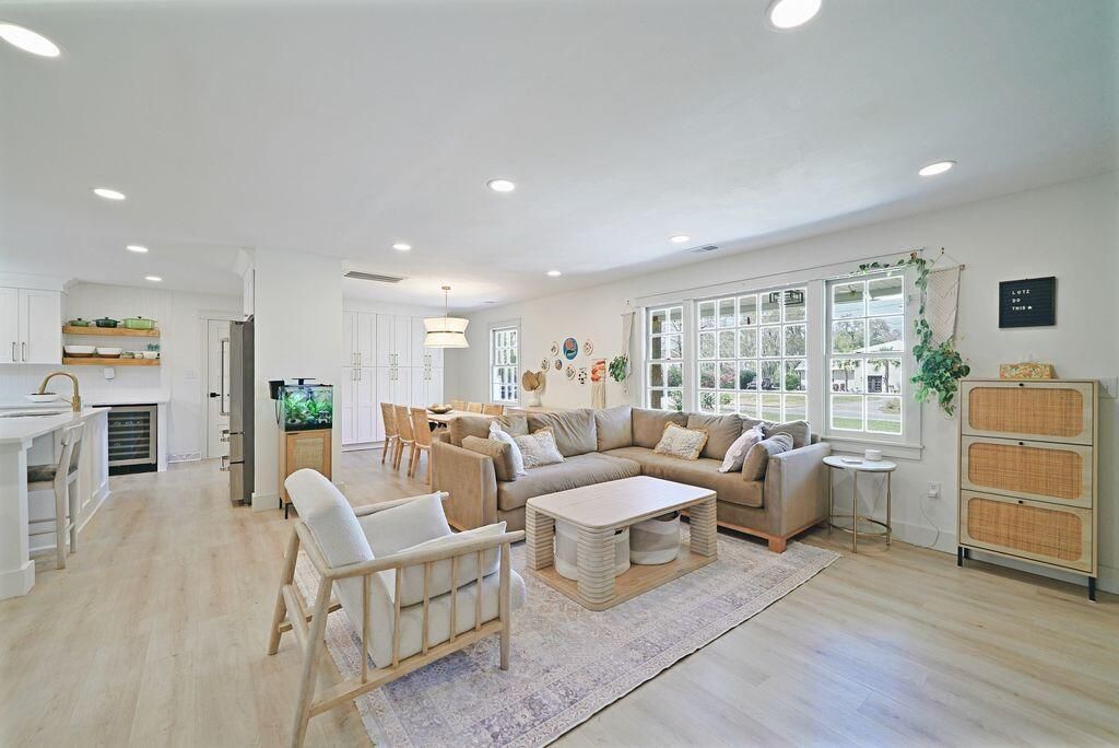 673 Edmonds Drive Photo 5