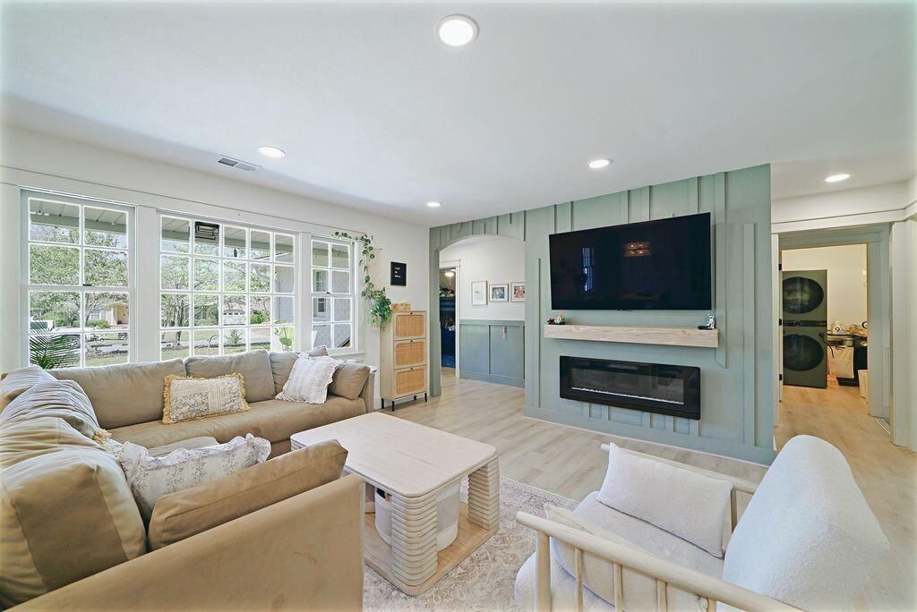 673 Edmonds Drive Photo 6