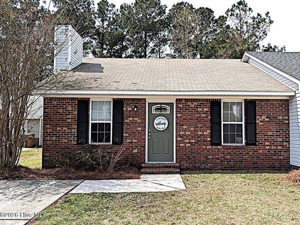 106 Glenside Court , Midway Park, NC 28544