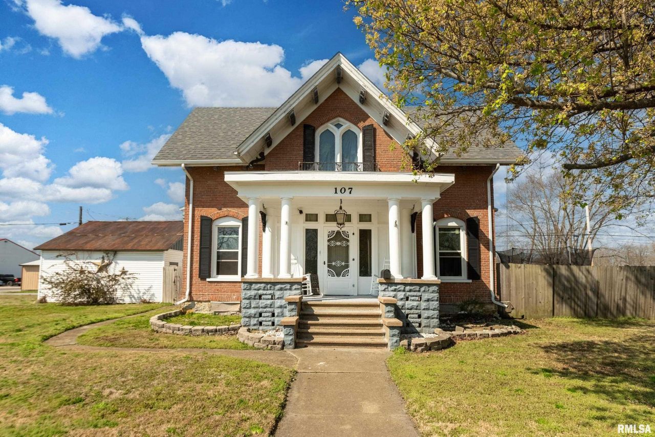 107 N Division Street, Duquoin, IL 62832 Main Photo