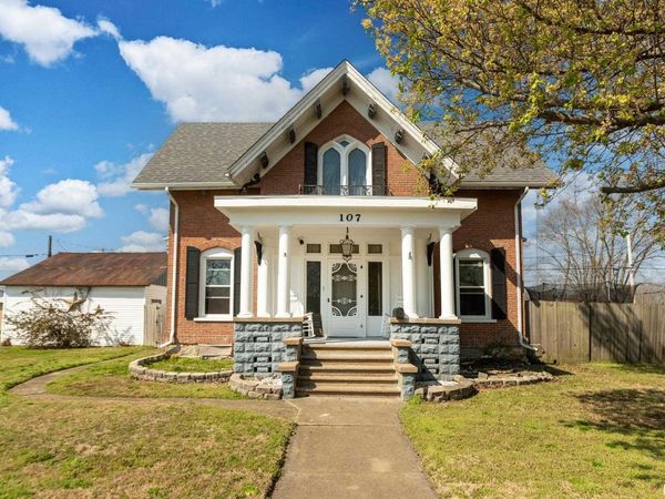 107 N DIVISION Street, Duquoin, IL 62832