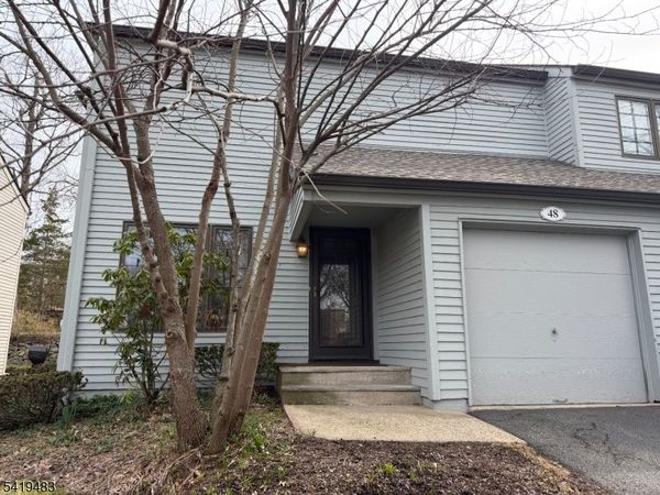 48 Stonegate Dr, Roseland, NJ 07068