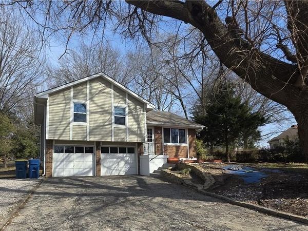 807 Conistor Lane, Liberty, MO 64068