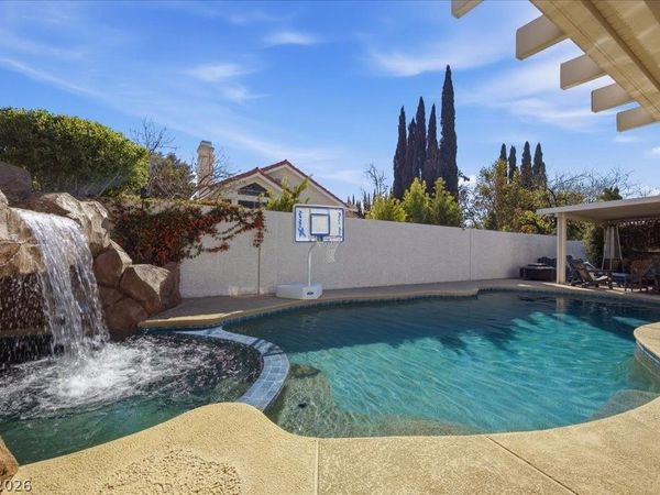 2924 Bridge Creek Street, Las Vegas, NV 89117