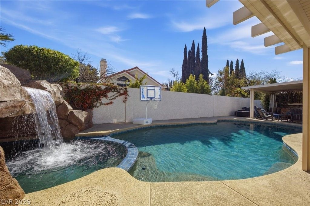 2924 Bridge Creek Street, Las Vegas, NV 89117