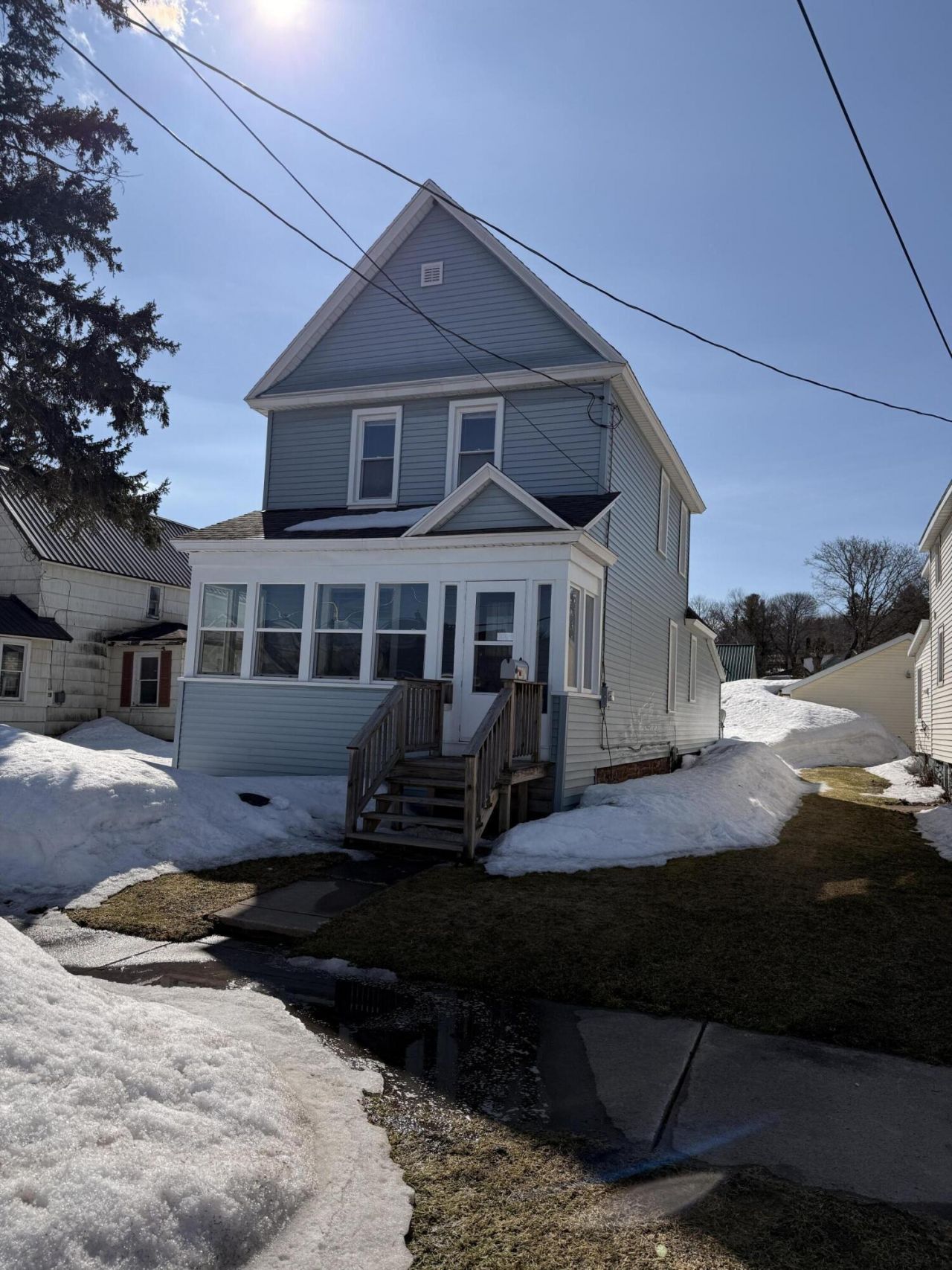 1004 John St, Sault Sainte Marie, MI 49783 Main Photo