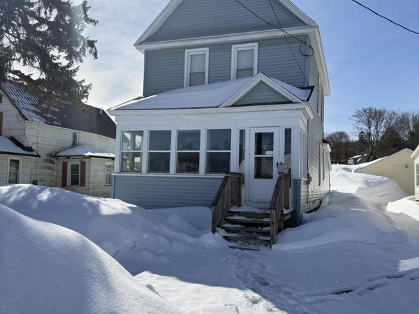 1004 John ST, Sault Ste Marie, MI 49783