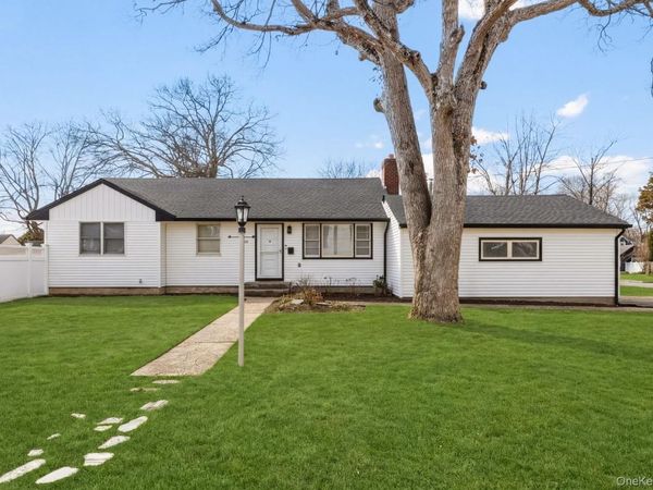 38 Chenango Drive , Bay Shore, NY 11706