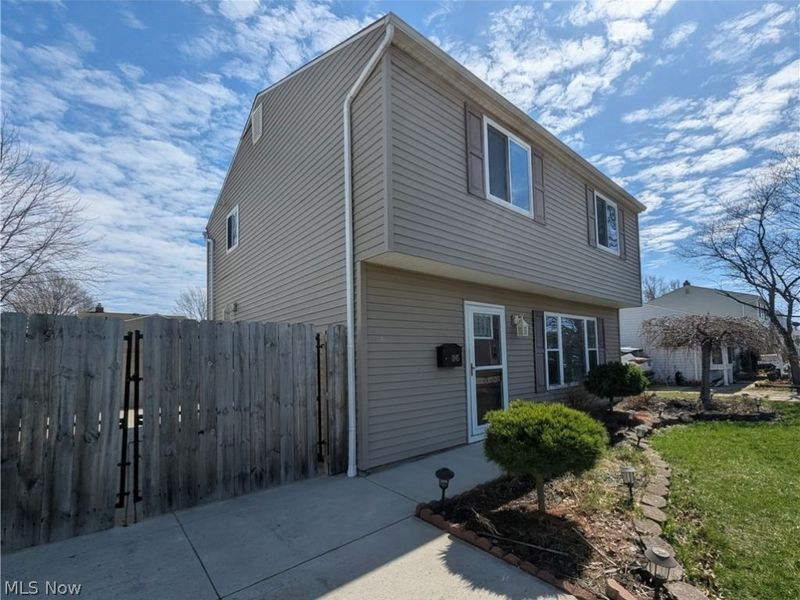 1045 E 347th Street, Eastlake, OH 44095 Photo 3