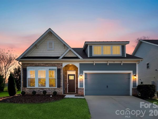 105 W Northstone Road , Mooresville, NC 28115