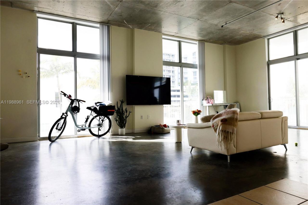 2100 Van Buren St , Unit 319, Hollywood, FL 33020 Photo