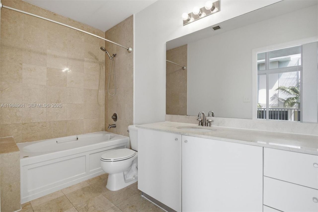 2100 Van Buren St, Unit 319, Hollywood, FL 33020 Photo