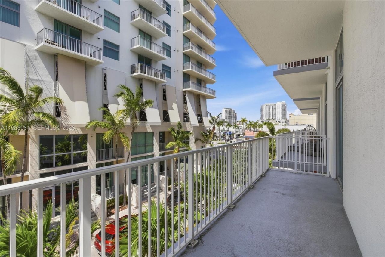 2100 Van Buren St, Unit 319, Hollywood, FL 33020 Photo