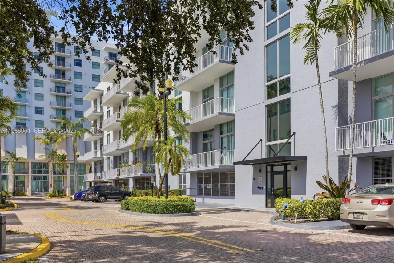2100 Van Buren St, Unit 319, Hollywood, FL 33020 Photo