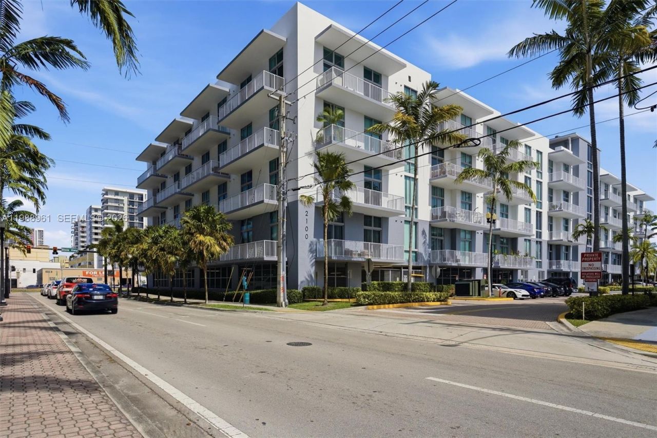 2100 Van Buren St, Unit 319, Hollywood, FL 33020 Photo
