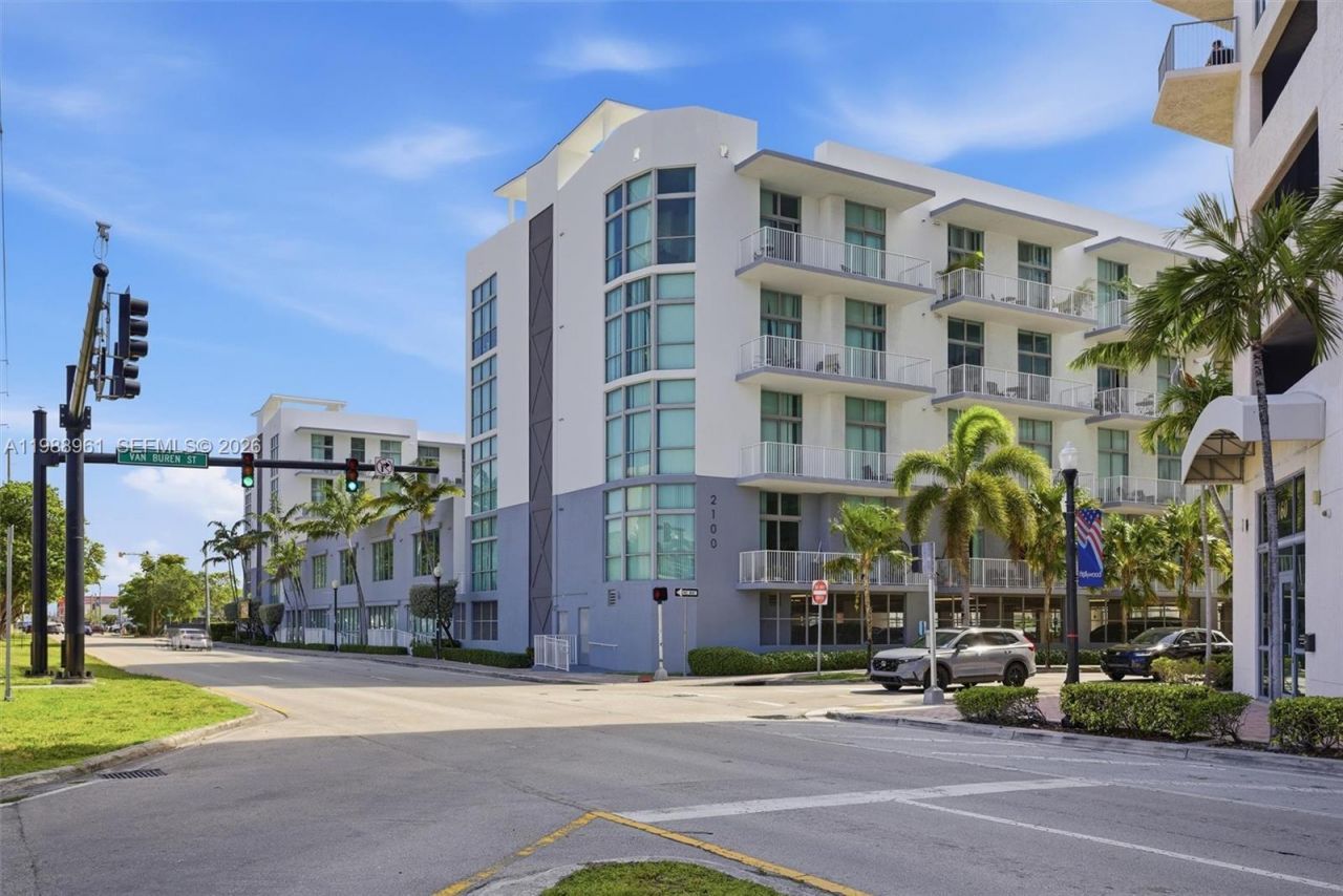 2100 Van Buren St, Unit 319, Hollywood, FL 33020 Photo