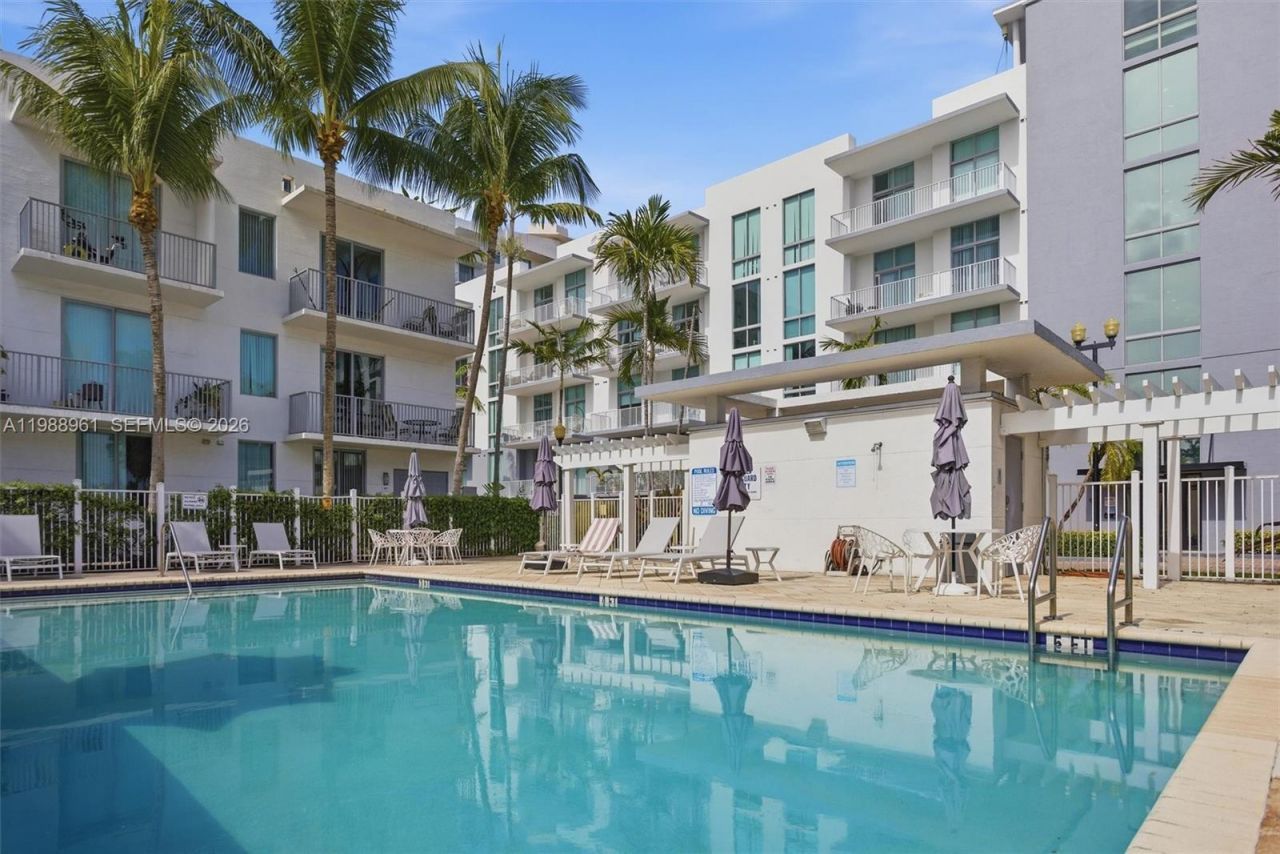 2100 Van Buren St, Unit 319, Hollywood, FL 33020 Photo