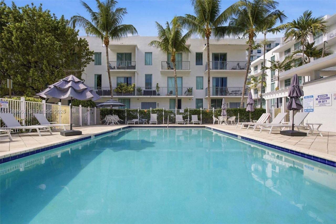 2100 Van Buren St, Unit 319, Hollywood, FL 33020 Photo