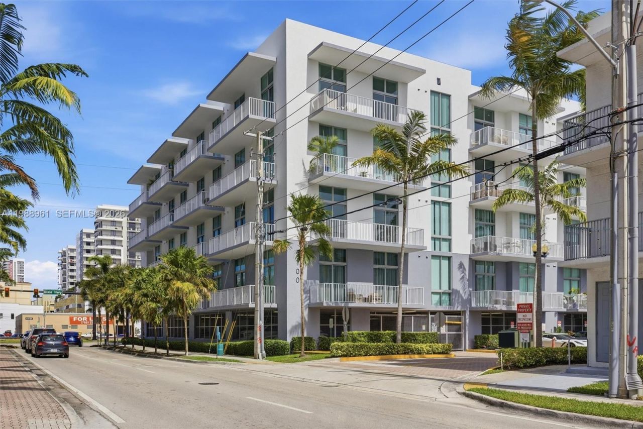2100 Van Buren St, Unit 319, Hollywood, FL 33020 Photo