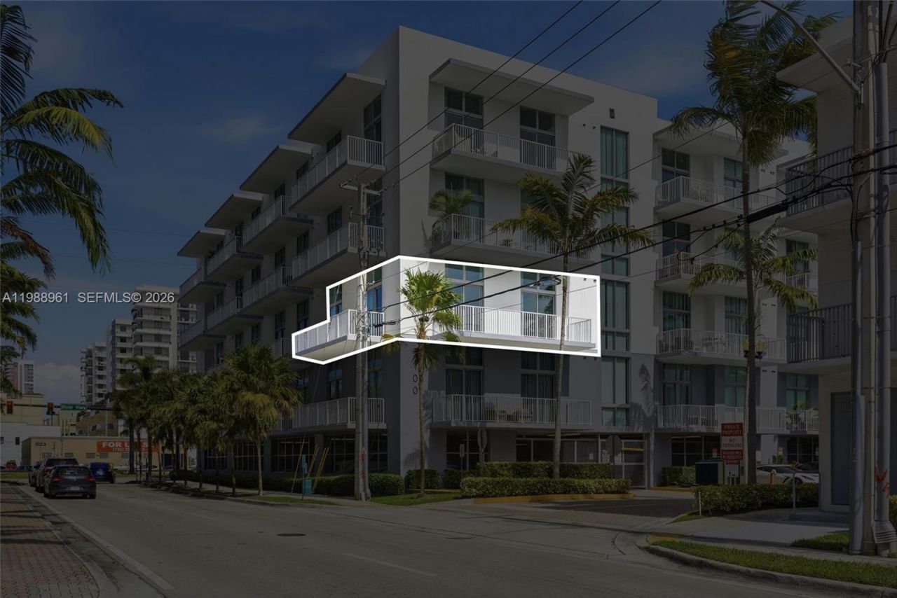 2100 Van Buren St, Unit 319, Hollywood, FL 33020 Photo