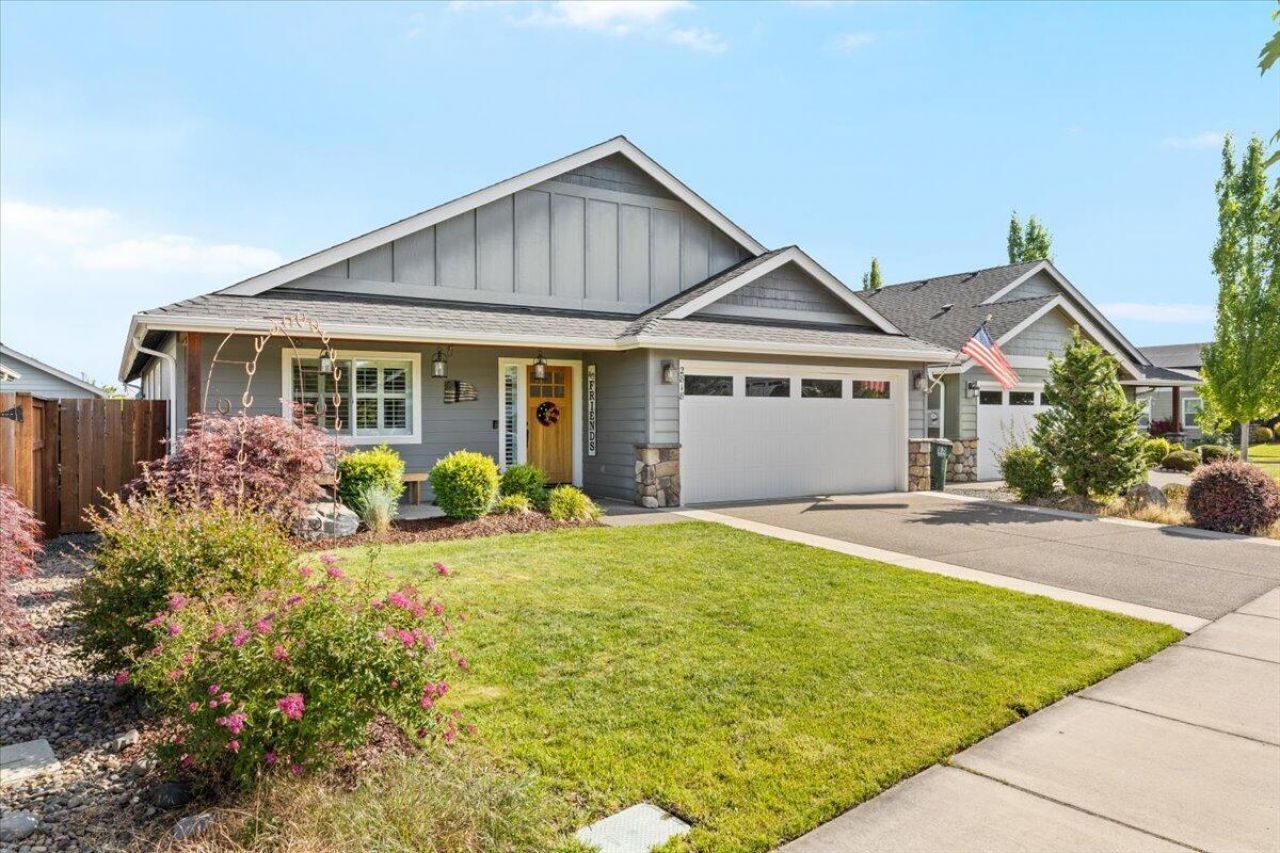 2818 Esther Lane, Grants Pass, OR 97527 Main Photo