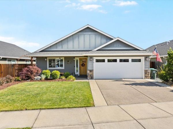 2818 Esther Lane, Grants Pass, OR 97527