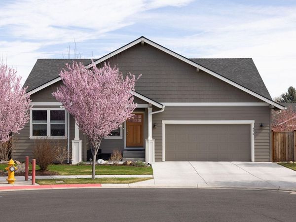450 NE Oak Court, Redmond, OR 97756