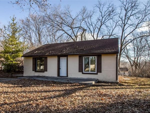 9043 Walnut Street, Kansas City, MO 64114