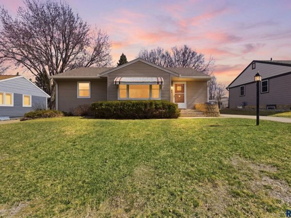 1108 S Willow Ave, Sioux Falls, SD 57105