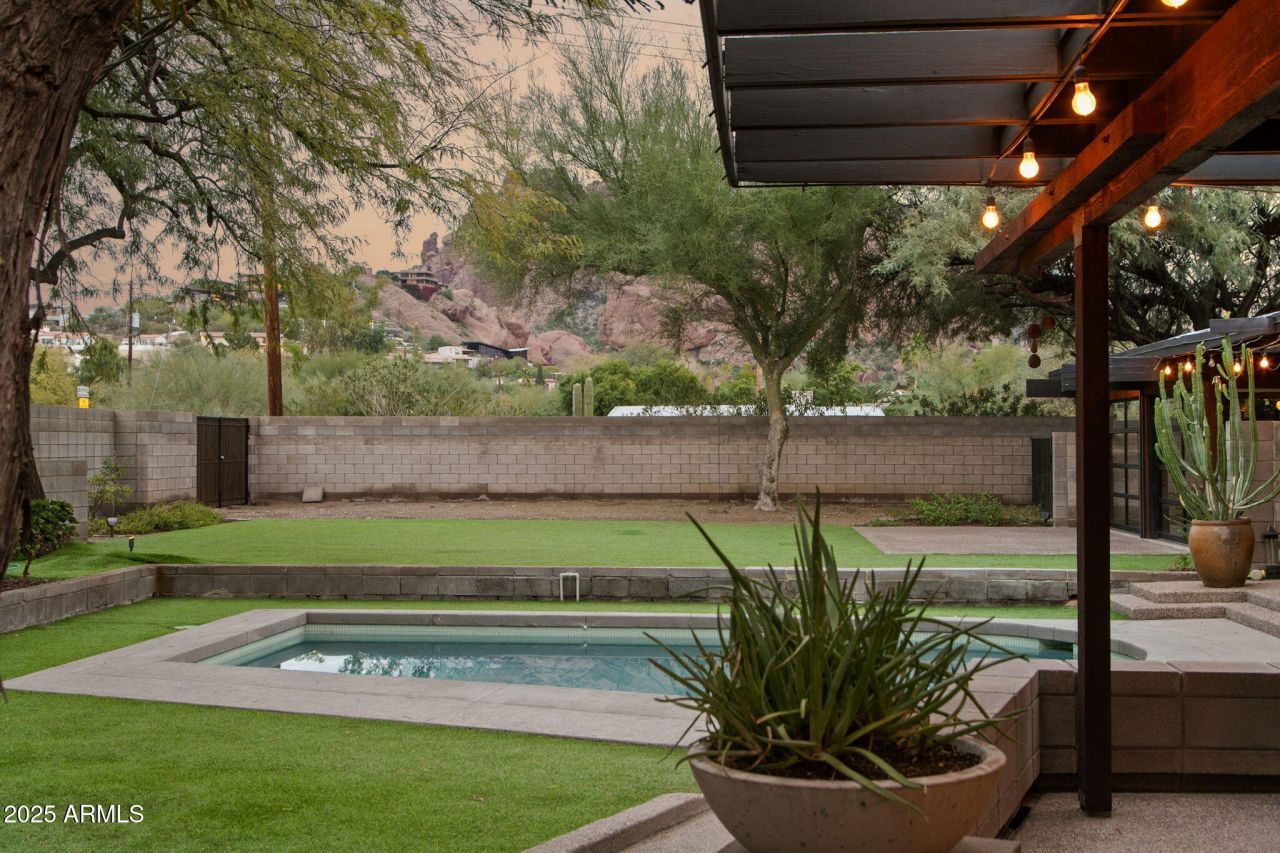 4324 E Stanford Drive, Phoenix, AZ 85018 Main Photo