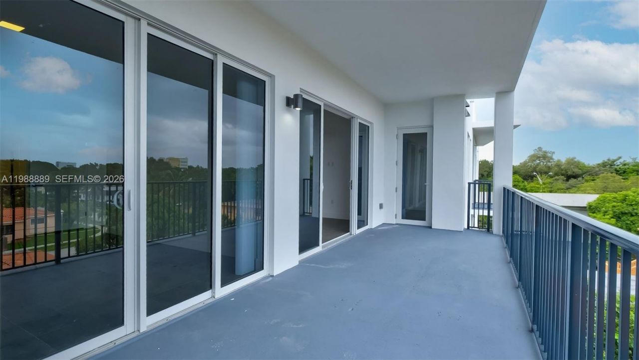 2010 SW 25th Ter , Unit 404, Miami, FL 33133 Photo