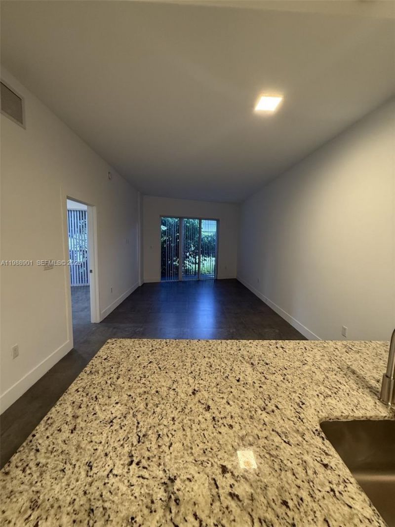 2010 SW 25th Ter , Unit 205, Miami, FL 33133 Photo