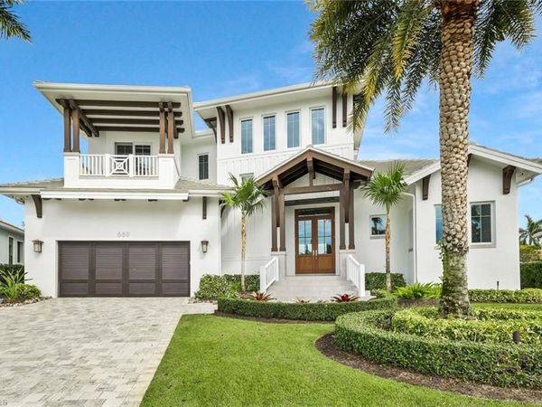 689 Pelican CT, MARCO ISLAND, FL 34145