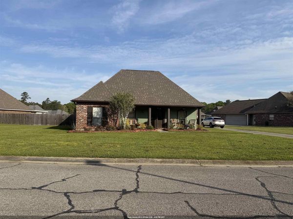 38583 Redbud Ln, Denham Springs, LA 70706