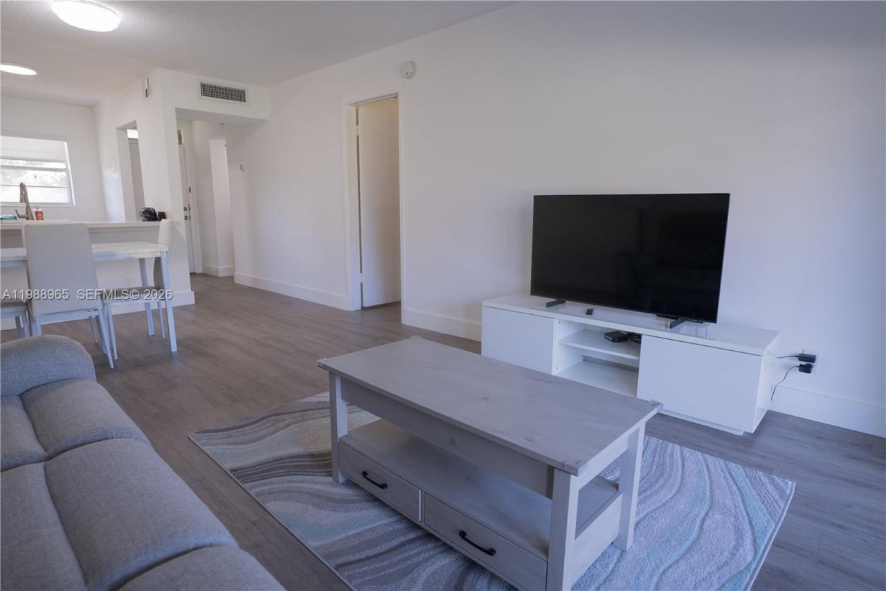 2800 NW 47th Ter, Unit 103B, Lauderdale Lakes, FL 33313 Photo