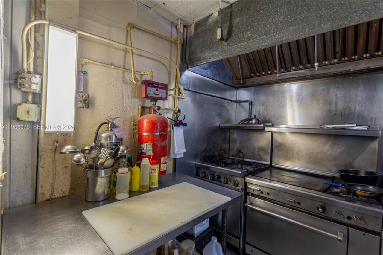 10550 NW 77 Ct, Hialeah Gardens, FL 33016 Photo