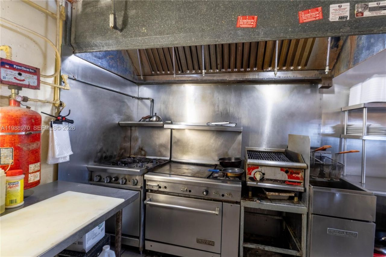 10550 NW 77 Ct, Hialeah Gardens, FL 33016 Photo