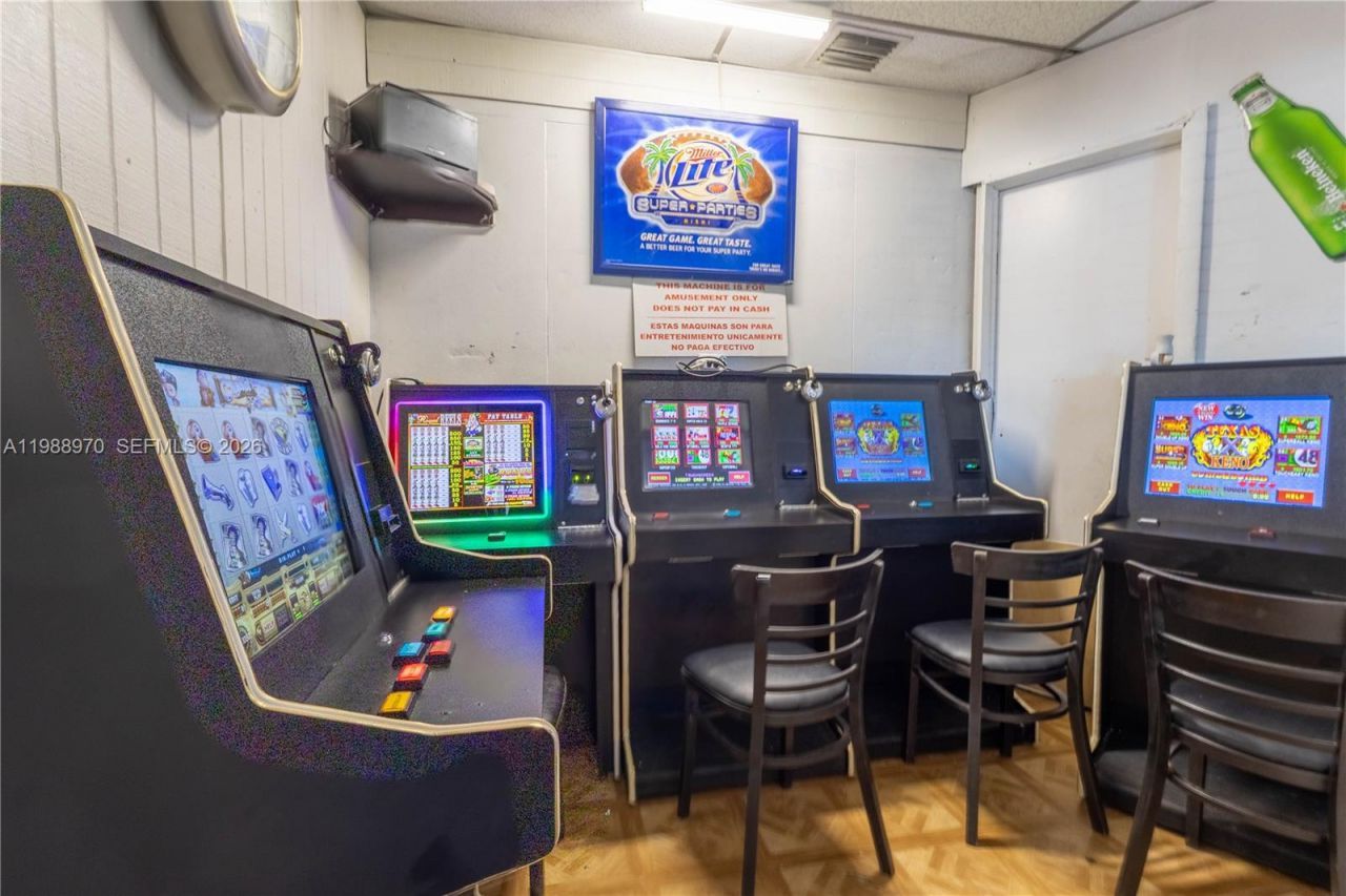 10550 NW 77 Ct, Hialeah Gardens, FL 33016 Photo