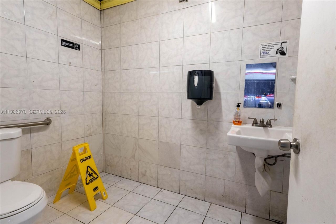 10550 NW 77 Ct, Hialeah Gardens, FL 33016 Photo