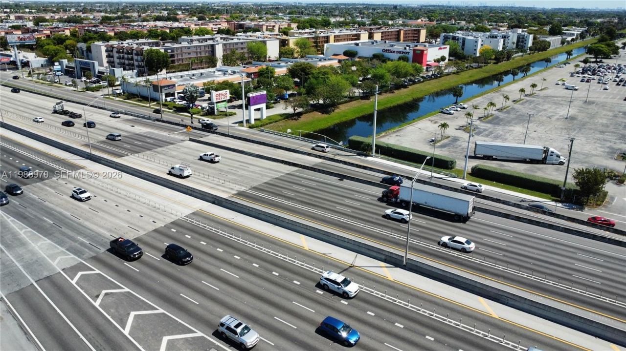 10550 NW 77 Ct, Hialeah Gardens, FL 33016 Photo