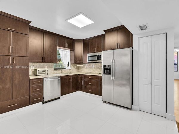 770 NE 199th St , Unit 204F, Miami, FL 33179