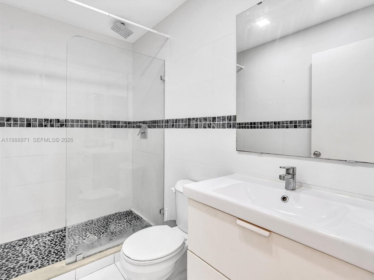 770 NE 199th St, Unit 204F, Miami, FL 33179 Photo