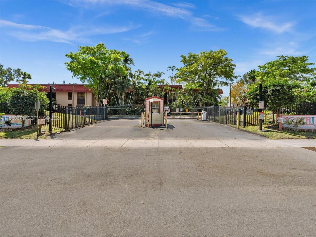 770 NE 199th St, Unit 204F, Miami, FL 33179 Photo