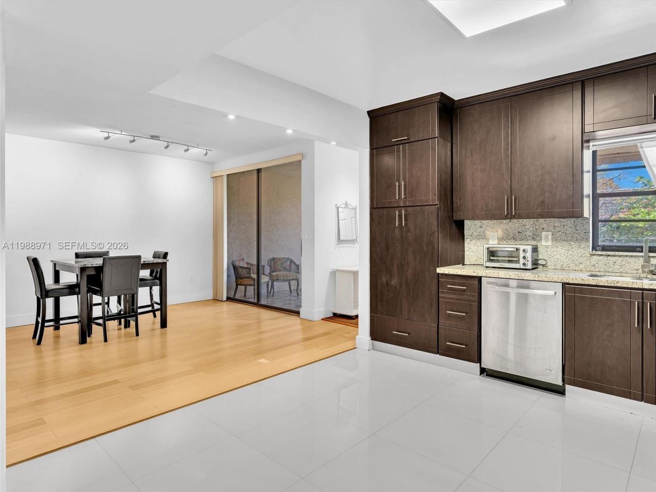 770 NE 199th St, Unit 204F, Miami, FL 33179 Photo