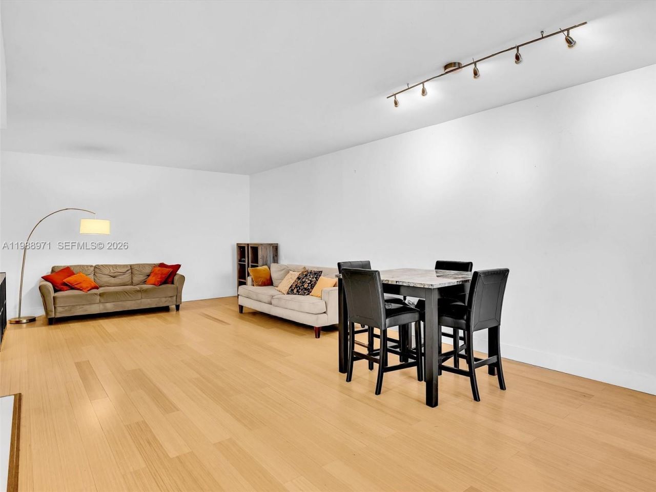 770 NE 199th St, Unit 204F, Miami, FL 33179 Photo