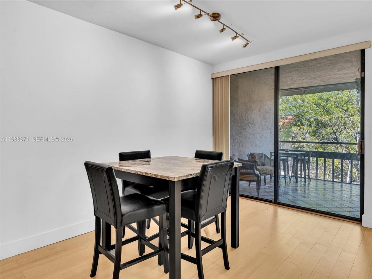 770 NE 199th St, Unit 204F, Miami, FL 33179 Photo