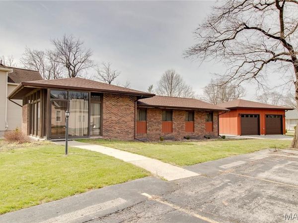 238 N High Street , Carlinville, IL 62626