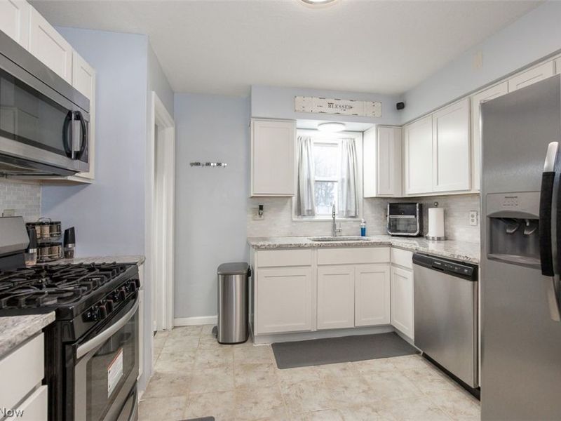 370 Taft Avenue, Bedford, OH 44146 Photo 6